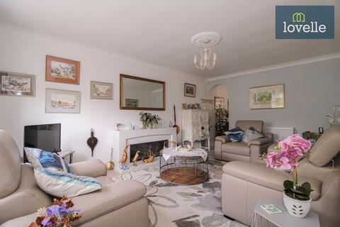 8 Laburnum Close, Waltham, Grimsby, DN37 0JU