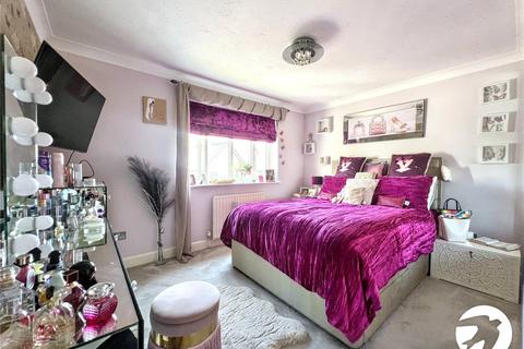 19 Semple Gardens, Chatham, ME4 6QD