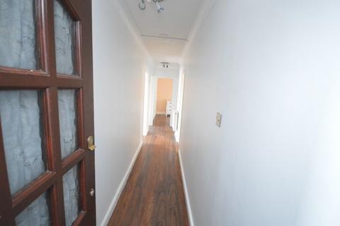 2 bedroom maisonette to rent, Lulworth Drive, Romford