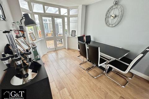 3 bedroom semi-detached house for sale, Oak Road, Oldbury