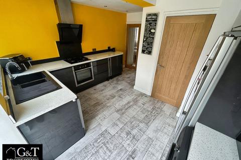 3 bedroom semi-detached house for sale, Oak Road, Oldbury