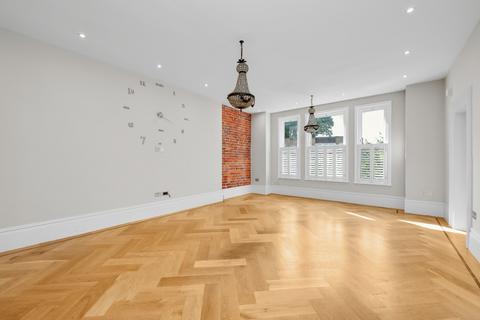 2 bedroom apartment for sale, Leverton, St. Georges Avenue, Weybridge, Surrey, KT13