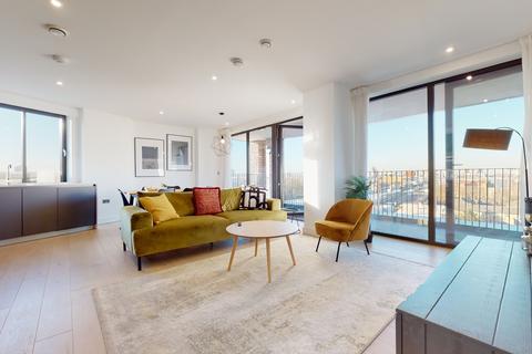 3 bedroom flat to rent, Cremer Street