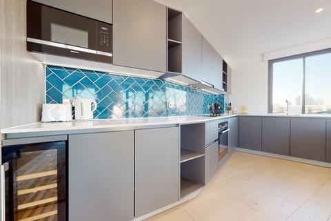 3 bedroom flat to rent, Cremer Street