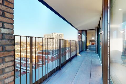 3 bedroom flat to rent, Cremer Street
