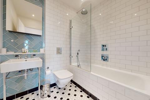 3 bedroom flat to rent, Cremer Street