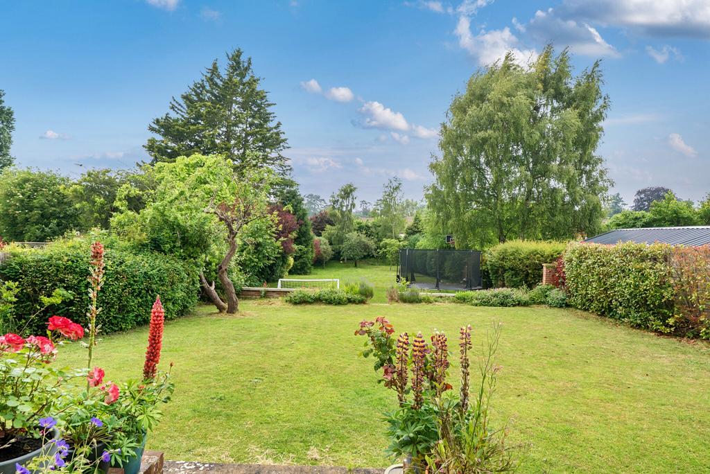 1301872 17 684729...