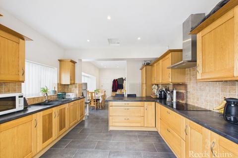 4 bedroom semi-detached house for sale, Holderness Road, East Yorkshire HU8
