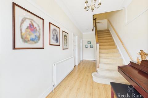 4 bedroom semi-detached house for sale, Holderness Road, East Yorkshire HU8