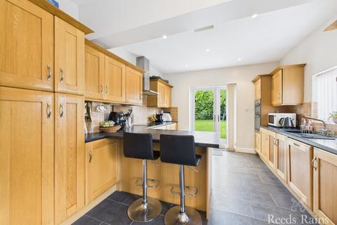 4 bedroom semi-detached house for sale, Holderness Road, East Yorkshire HU8