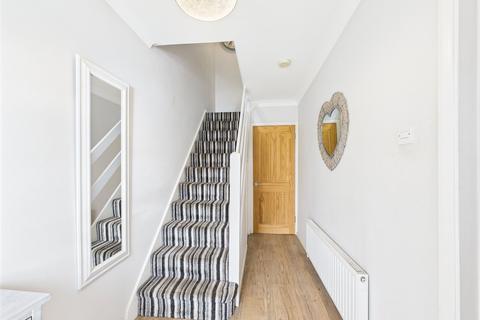 39 Sheridan Close, Romford, RM3 7EX