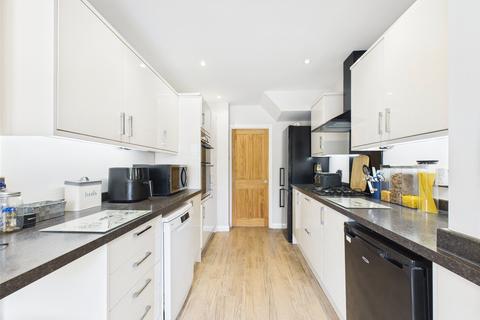 39 Sheridan Close, Romford, RM3 7EX