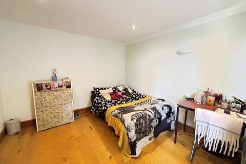 1 bedroom detached house to rent, Dutch Gardens, Kingston upon Thames KT2