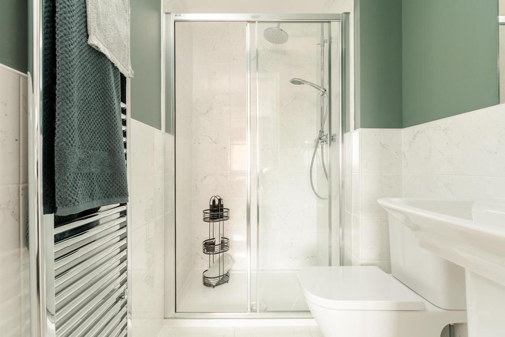 Full width shower cubicle