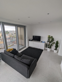 2 bedroom flat to rent, Silk District 8