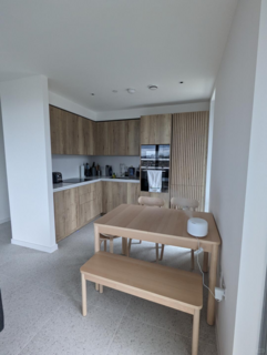 2 bedroom flat to rent, Silk District 8