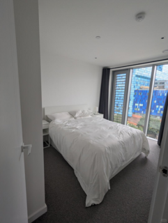 2 bedroom flat to rent, Silk District 8