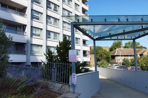 2 bedroom flat to rent, Mallard Point