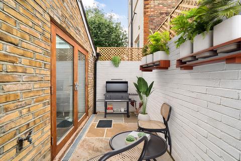 2 bedroom maisonette for sale, Tunis Road, London, W12