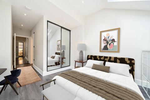 2 bedroom maisonette for sale, Tunis Road, London, W12