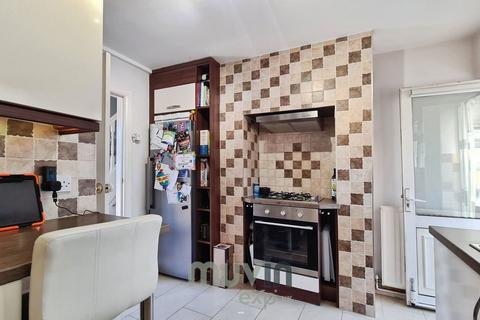 26 Hillcrest Avenue, Grays, RM20 3DA