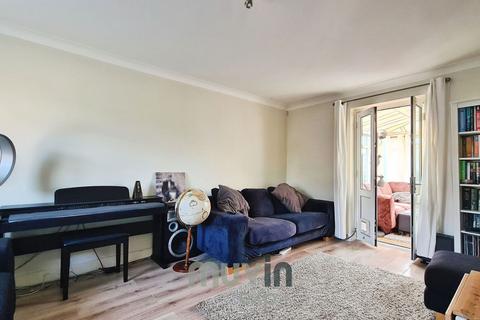 26 Hillcrest Avenue, Grays, RM20 3DA