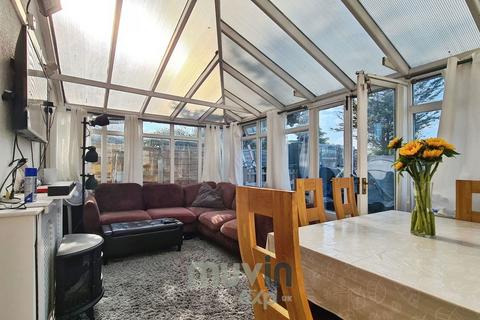 26 Hillcrest Avenue, Grays, RM20 3DA