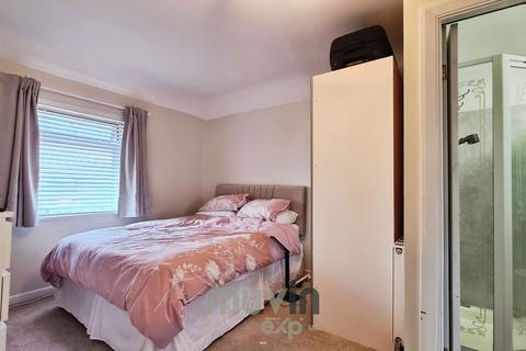 26 Hillcrest Avenue, Grays, RM20 3DA