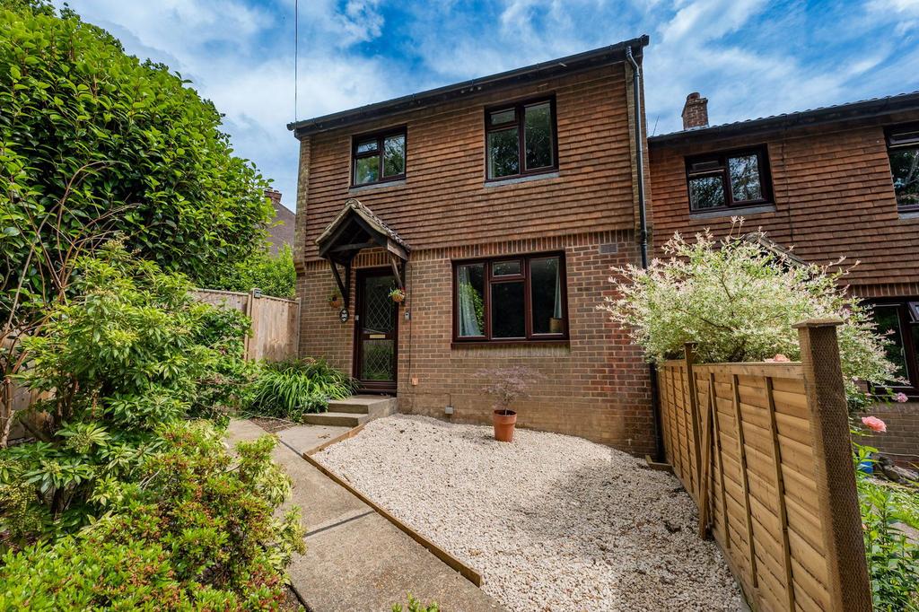 Stone Cross Road, Crowborough TN6 3 bed end of terrace house - £375,000