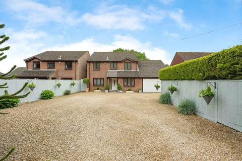 4 bedroom detached house for sale, Segensworth Road, Fareham PO15