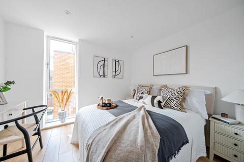 2 bedroom flat for sale, The Bars, Guildford