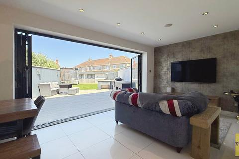 53 Fanshawe Road, Bristol, BS14 9RY