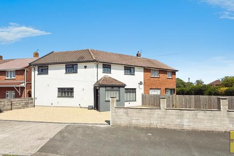 53 Fanshawe Road, Bristol, BS14 9RY