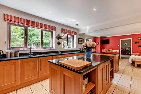 4 Hill Gardens, Streatley, Reading, RG8 9QF