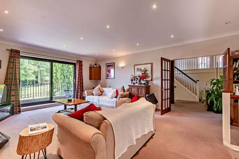 4 Hill Gardens, Streatley, Reading, RG8 9QF