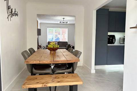 6 Charles Shaw Close, Oldham, OL4 2JN