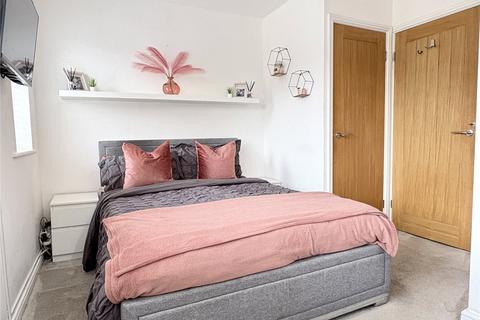 6 Charles Shaw Close, Oldham, OL4 2JN