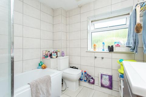 105 Tenterden Drive, Canterbury, CT2 7BN