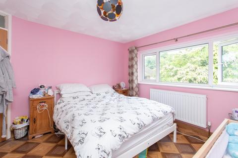 105 Tenterden Drive, Canterbury, CT2 7BN