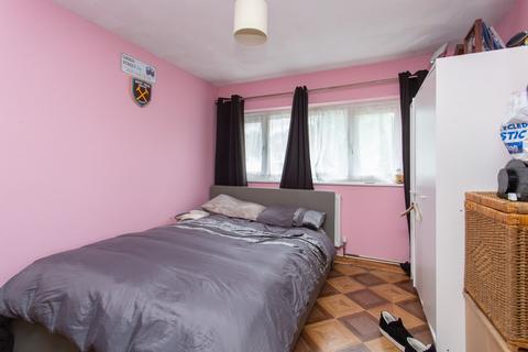 105 Tenterden Drive, Canterbury, CT2 7BN
