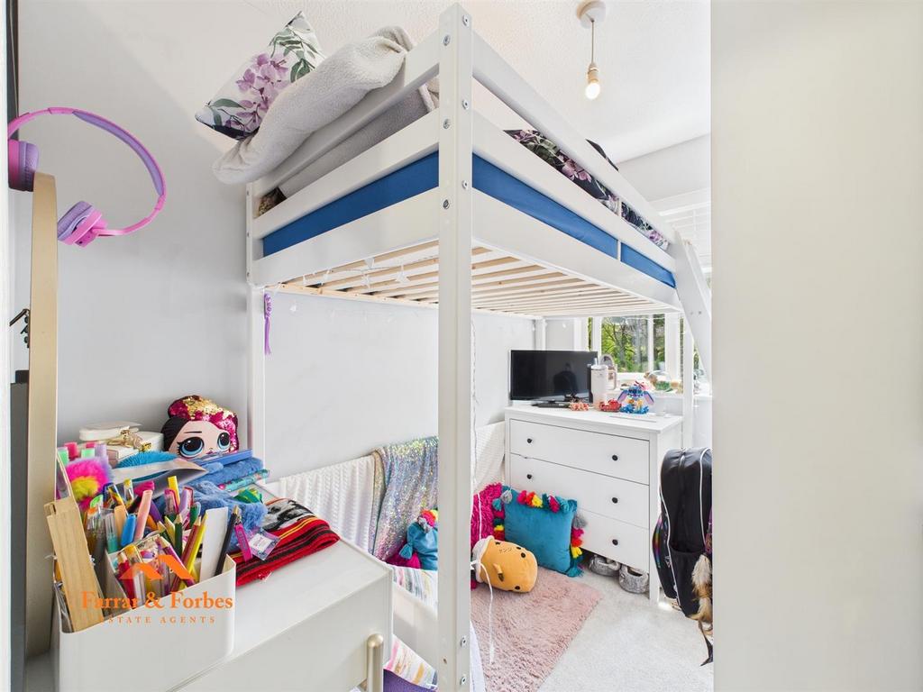 CAM03956 G0-PR0111-STILL007.jpg