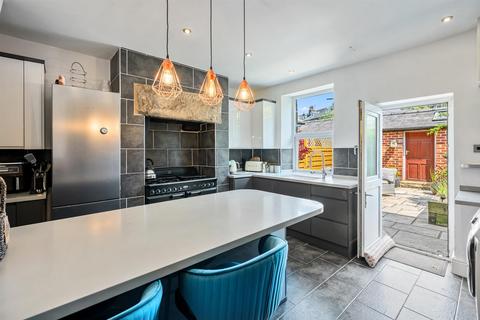 2 Fern Royd, Hathersage, Hope Valley, S32 1AU