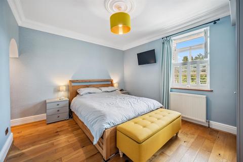 2 Fern Royd, Hathersage, Hope Valley, S32 1AU