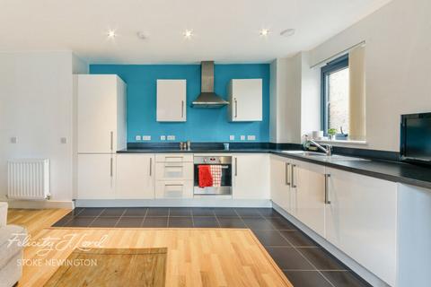2 bedroom flat for sale, Lake House, 2 Green Lanes Walk, London N4