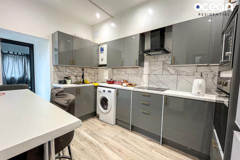 6 bedroom house of multiple occupation for sale, Glenmore Street, Southend-on-Sea SS2