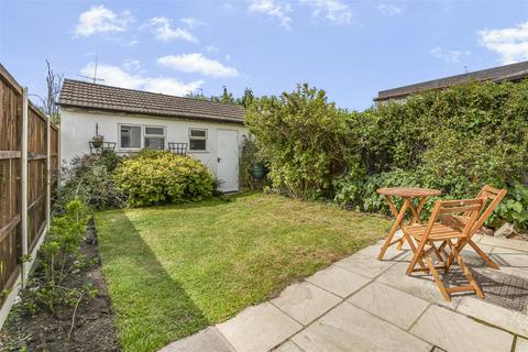 2 Orchard Close, London, SW20 9HU