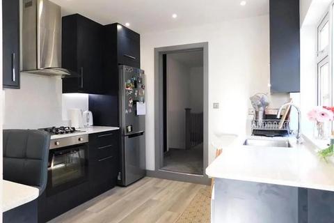 3 bedroom maisonette to rent, London Road,  Ashford,  TW15