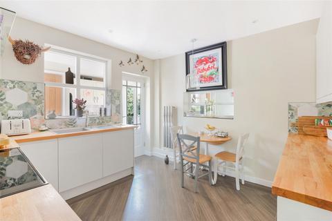 undefined, Hillside, Banstead