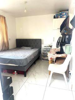 Studio to rent, Baron Gardens, Ilford IG6