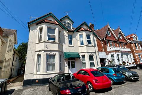 Studio for sale, Studio flat with garden close to Boscombe Spa, Bournemouth